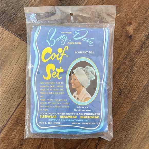 Vintage Betty Dain Coif Set- White - Picture 3 of 3